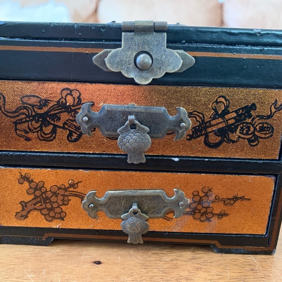 Antique Scenic Hand Painted Asian Jewelry Box With Mirror Inset - Picture 9 of 15